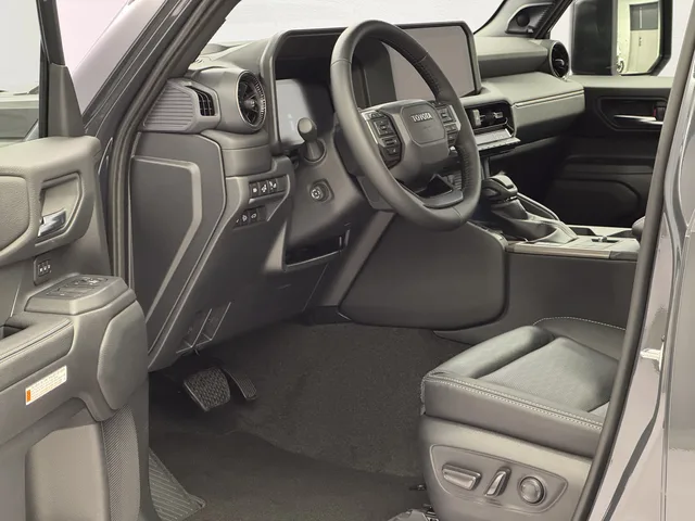 TOYOTA Land Cruiser 2.8 D 48V Invincible AWD