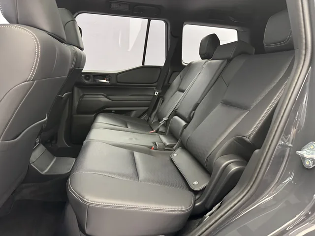 TOYOTA Land Cruiser 2.8 D 48V Invincible AWD