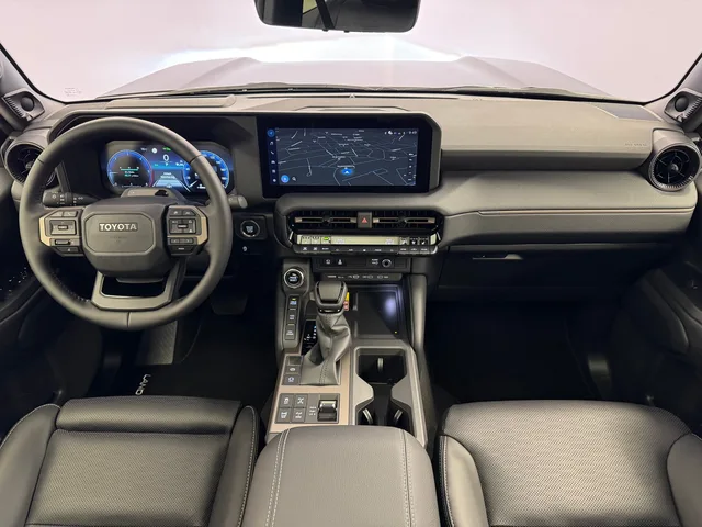 TOYOTA Land Cruiser 2.8 D 48V Invincible AWD