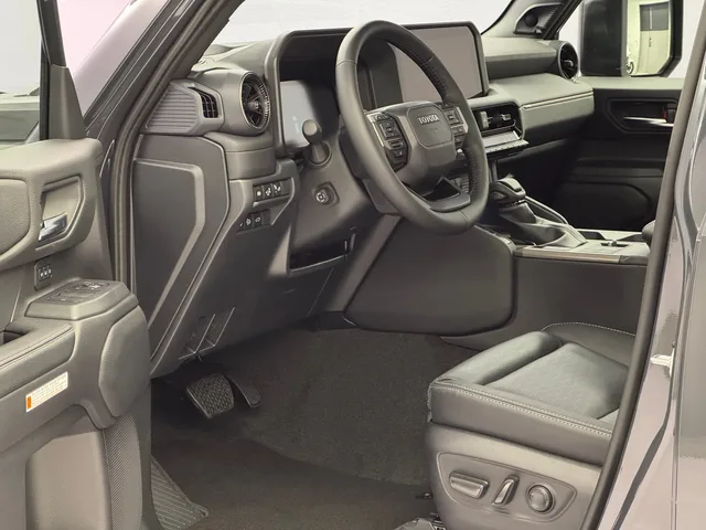 TOYOTA Land Cruiser 2.8 D 48V Invincible AWD