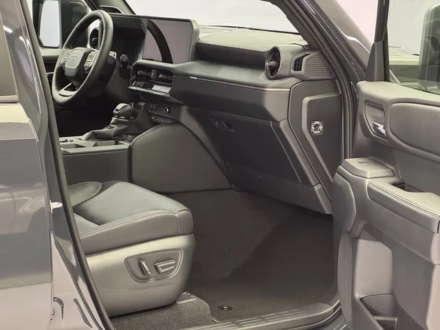 TOYOTA Land Cruiser 2.8 D 48V Invincible AWD