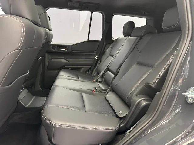 TOYOTA Land Cruiser 2.8 D 48V Invincible AWD