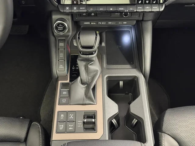 TOYOTA Land Cruiser 2.8 D 48V Invincible AWD