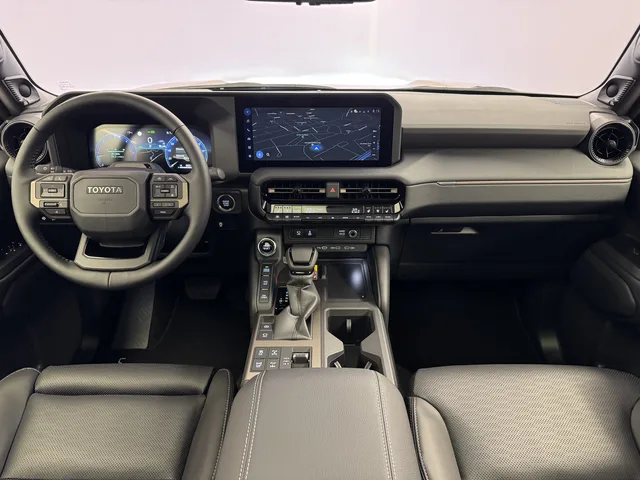 TOYOTA Land Cruiser 2.8 D 48V Invincible AWD