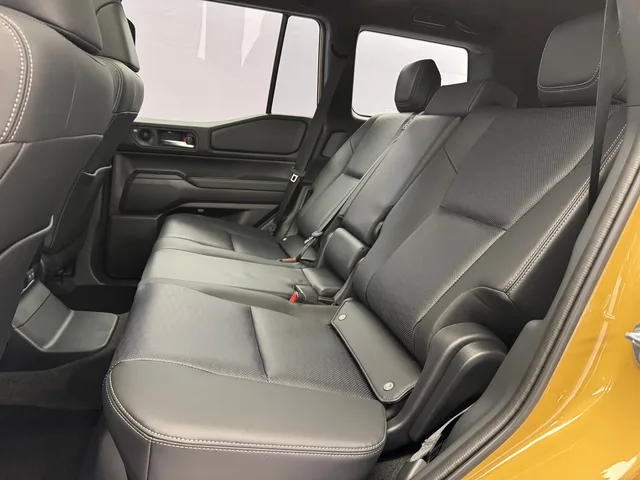 TOYOTA Land Cruiser 2.8 D 48V Invincible AWD