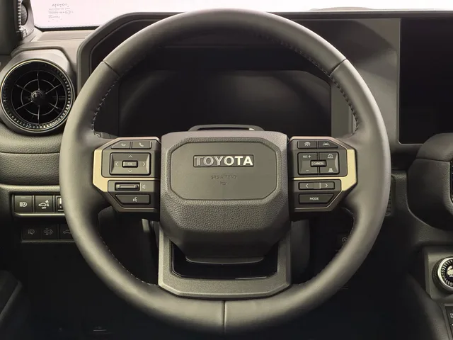 TOYOTA Land Cruiser 2.8 D 48V Invincible AWD