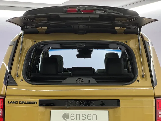 TOYOTA Land Cruiser 2.8 D 48V Invincible AWD