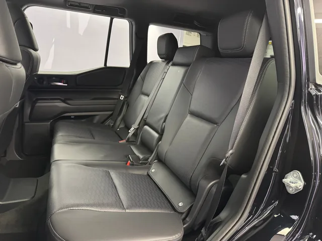 TOYOTA Land Cruiser 2.8 D 48V Invincible AWD