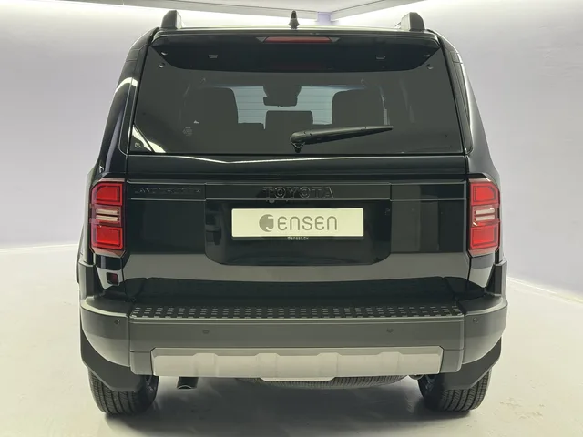 TOYOTA Land Cruiser 2.8 D 48V Invincible AWD