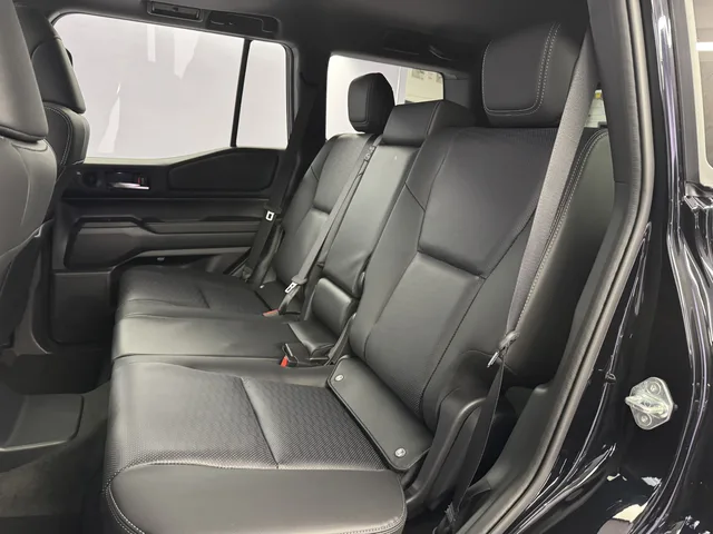 TOYOTA Land Cruiser 2.8 D 48V Invincible AWD
