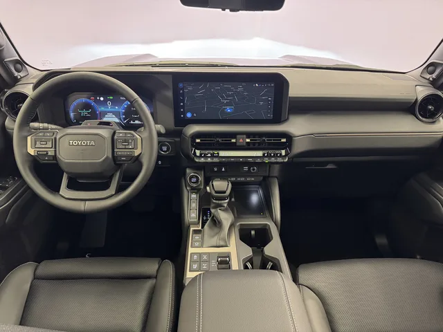 TOYOTA Land Cruiser 2.8 D 48V Invincible AWD