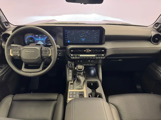 TOYOTA Land Cruiser 2.8 D 48V Invincible AWD