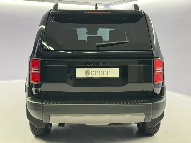 TOYOTA Land Cruiser 2.8 D 48V Invincible AWD