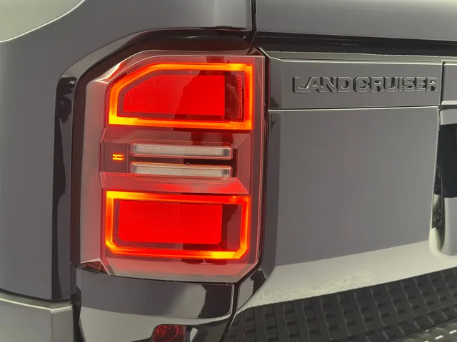 TOYOTA Land Cruiser 2.8 D 48V Invincible AWD