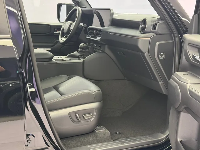 TOYOTA Land Cruiser 2.8 D 48V Invincible AWD