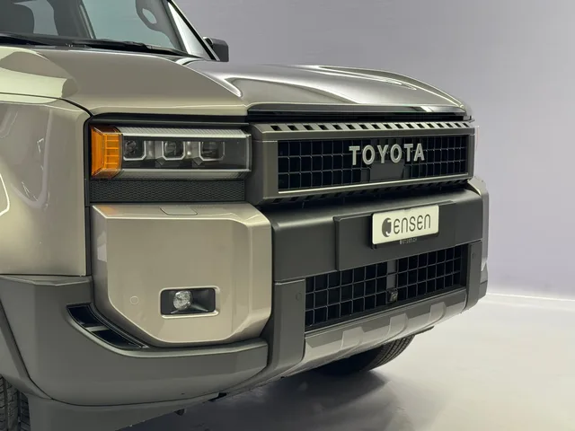 TOYOTA Land Cruiser 2.8 D 48V Invincible AWD