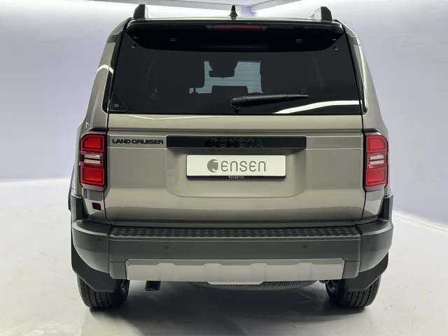 TOYOTA Land Cruiser 2.8 D 48V Invincible AWD