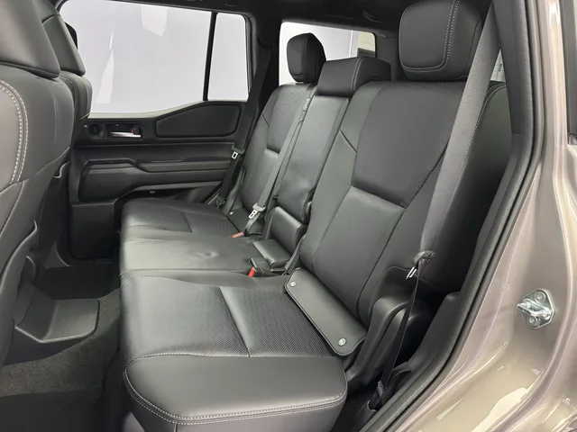 TOYOTA Land Cruiser 2.8 D 48V Invincible AWD