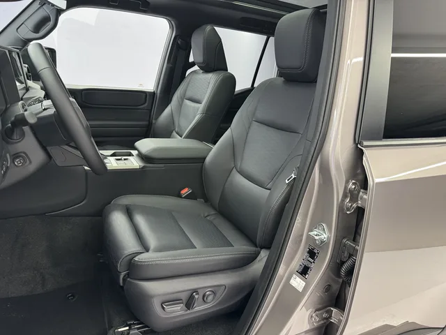 TOYOTA Land Cruiser 2.8 D 48V Invincible AWD
