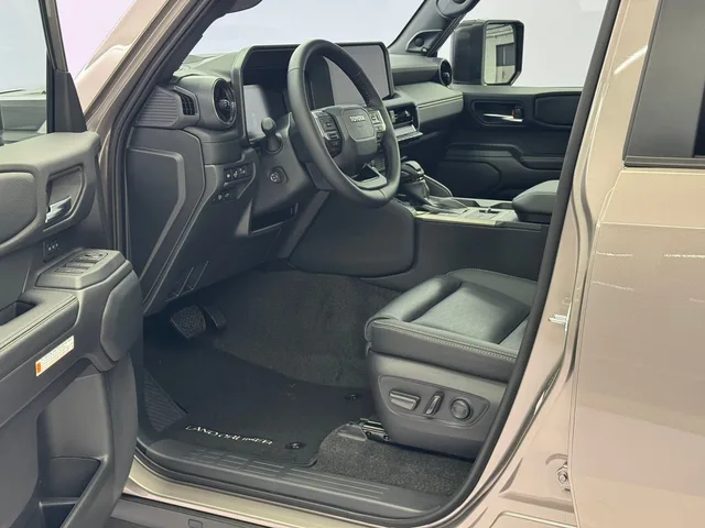 TOYOTA Land Cruiser 2.8 D 48V Invincible AWD
