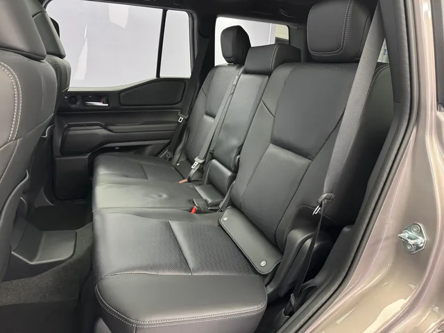 TOYOTA Land Cruiser 2.8 D 48V Invincible AWD