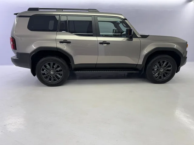 TOYOTA Land Cruiser 2.8 D 48V Invincible AWD