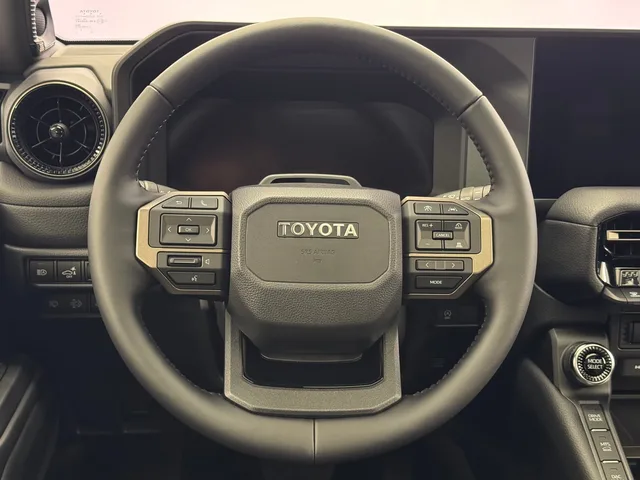 TOYOTA Land Cruiser 2.8 D 48V Invincible AWD