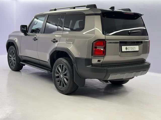 TOYOTA Land Cruiser 2.8 D 48V Invincible AWD