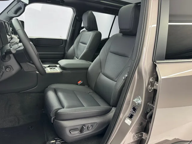 TOYOTA Land Cruiser 2.8 D 48V Invincible AWD