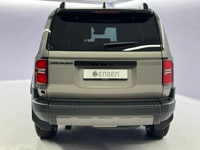 TOYOTA Land Cruiser 2.8 D 48V Invincible AWD