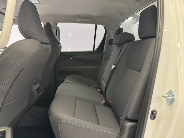TOYOTA Hilux Double Cab.-Pick-up 2.8 D-4D MHEV 204 Advanced 4x4