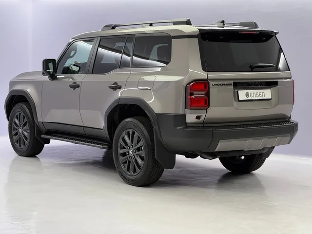 TOYOTA Land Cruiser 2.8 D 48V Invincible AWD