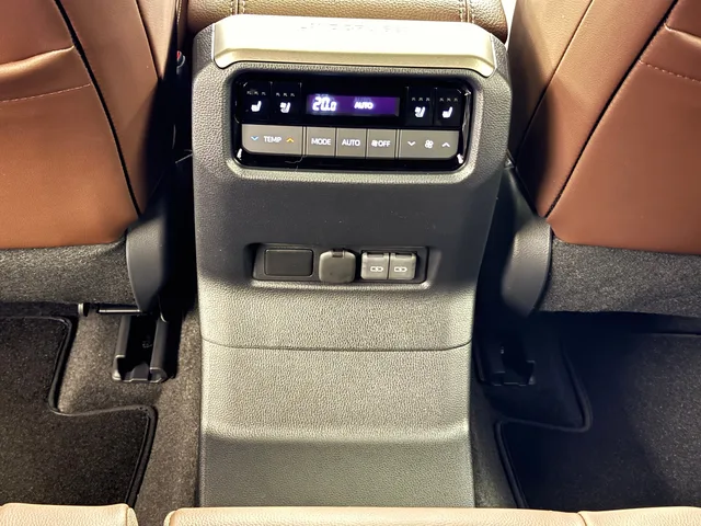 TOYOTA Land Cruiser 2.8 D 48V Invincible AWD
