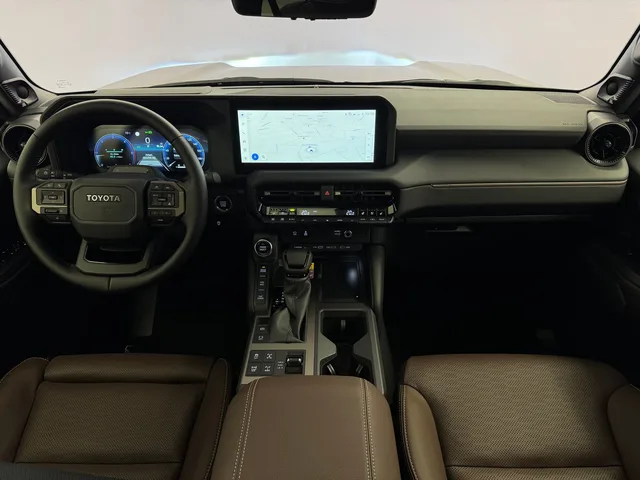 TOYOTA Land Cruiser 2.8 D 48V Invincible AWD