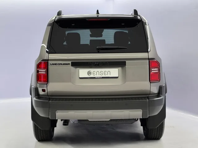TOYOTA Land Cruiser 2.8 D 48V Invincible AWD