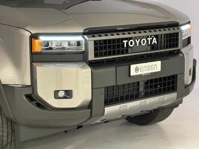TOYOTA Land Cruiser 2.8 D 48V Invincible AWD