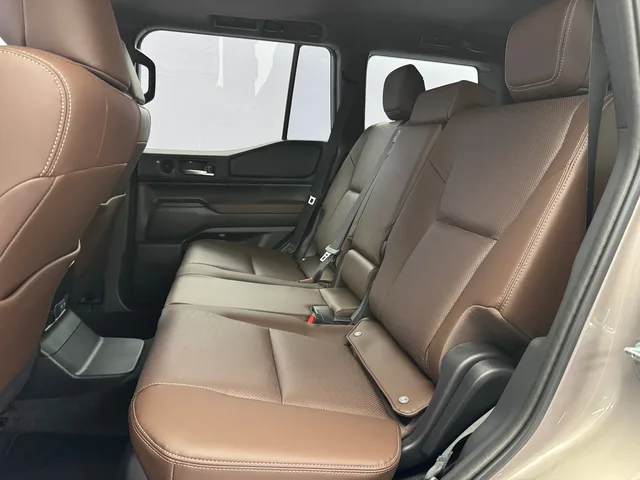 TOYOTA Land Cruiser 2.8 D 48V Invincible AWD
