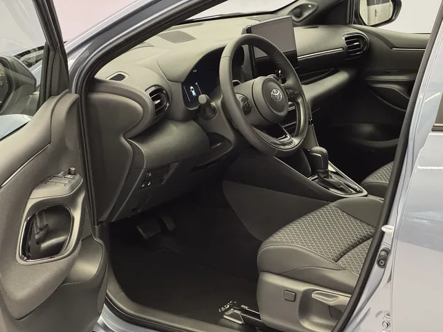 TOYOTA Yaris 1.5 VVT-i HSD Premium