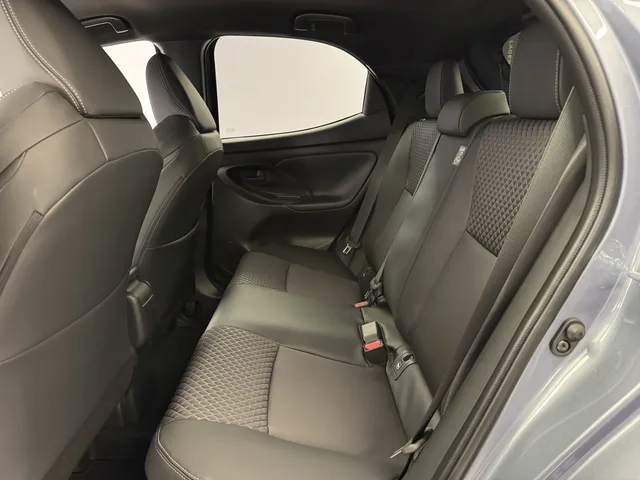 TOYOTA Yaris 1.5 VVT-i HSD Premium