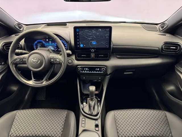 TOYOTA Yaris 1.5 VVT-i HSD Premium