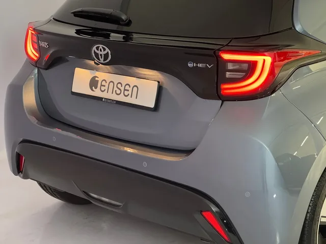 TOYOTA Yaris 1.5 VVT-i HSD Premium