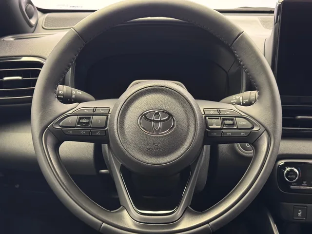 TOYOTA Yaris 1.5 VVT-i HSD Premium