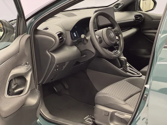 TOYOTA Yaris 1.5 VVT-i HSD Premium