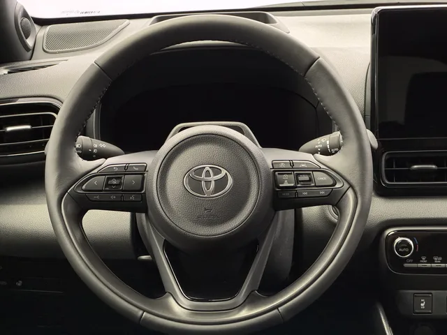 TOYOTA Yaris 1.5 VVT-i HSD Premium