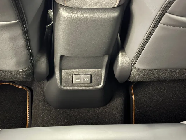 LEXUS LBX 1.5 Hybrid Cool AWD