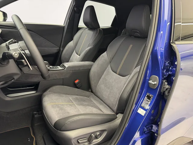 LEXUS LBX 1.5 Hybrid Cool AWD