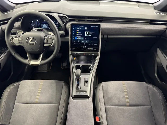 LEXUS LBX 1.5 Hybrid Cool AWD