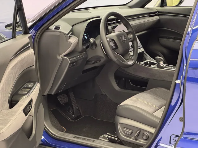 LEXUS LBX 1.5 Hybrid Cool AWD