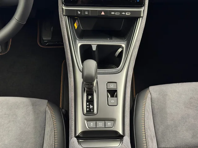 LEXUS LBX 1.5 Hybrid Cool AWD