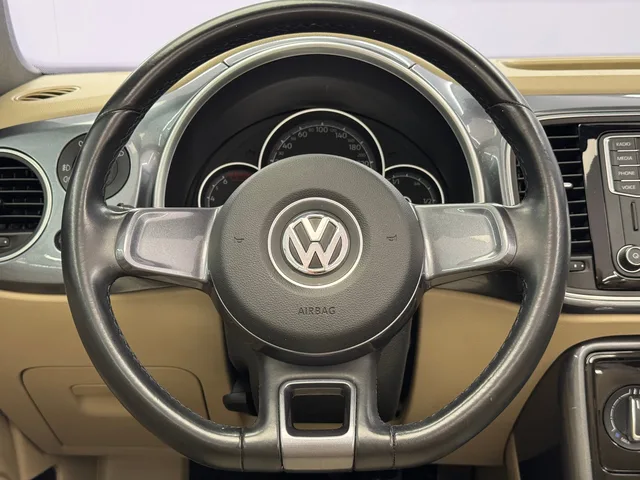VW Beetle Cabriolet 1.4 TSI Design DSG